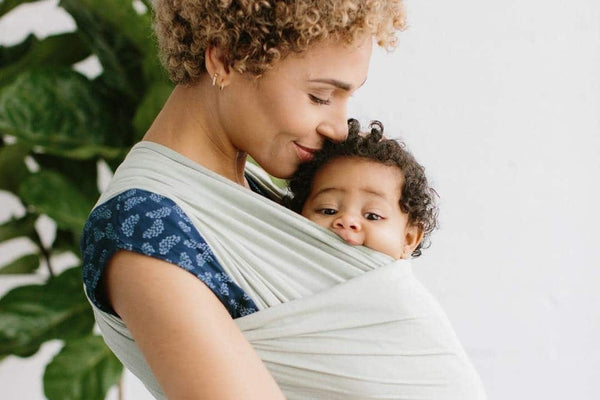 The Many Wonders of Babywearing: 12 Reasons to Embrace It
