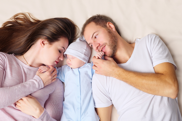 Pros and Cons of Co-Sleeping - Bed-sharing vs Room-sharing