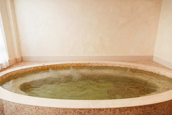 Pregnancy and Hot Tubs: 5 Need-To-Knows