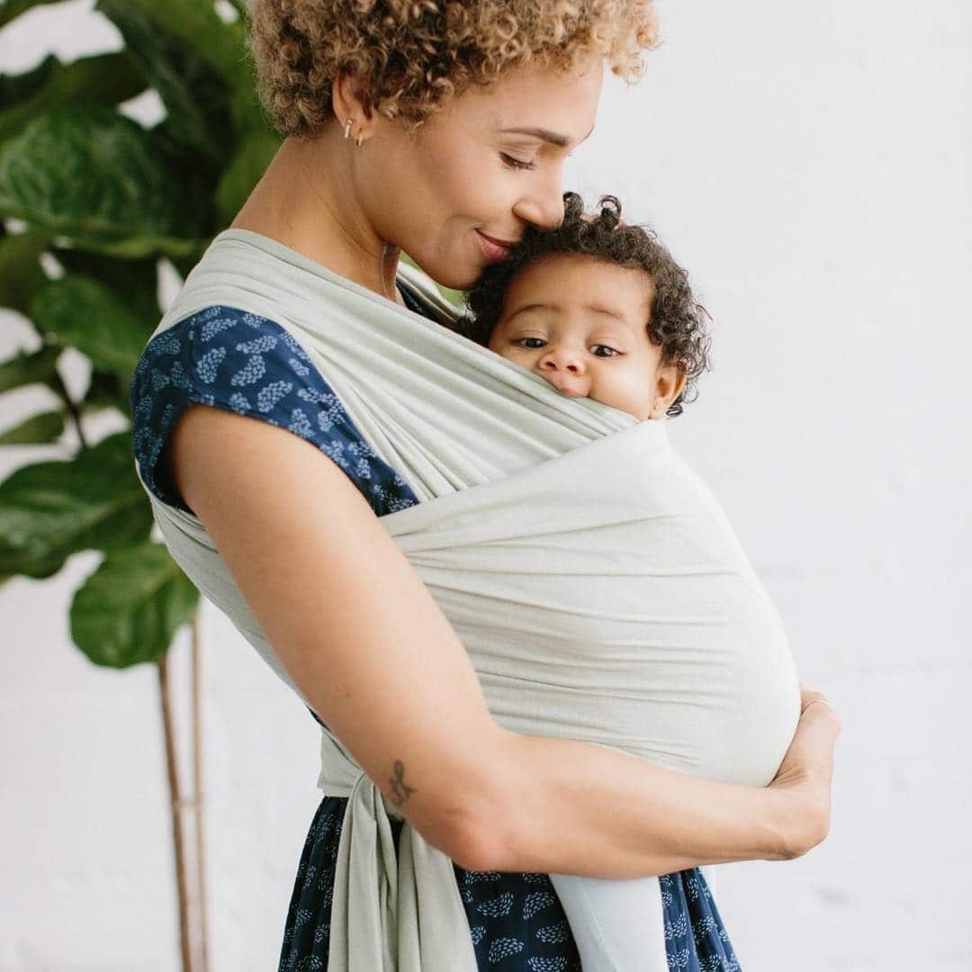The Many Wonders of Babywearing: 12 Reasons to Embrace It